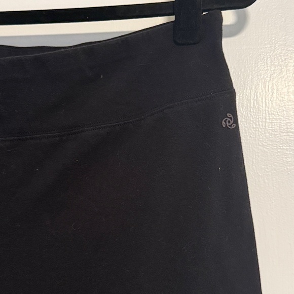 🌻 Jockey Cropped Black Leggings - Picture 2 of 4